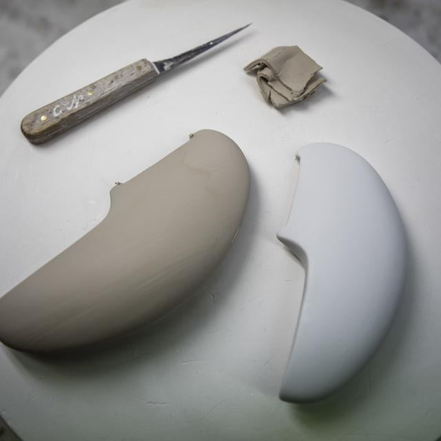 Werkstattbild aus der Fertigung eines Cashmerekamms, Workshop image from the production of a cashmere comb
