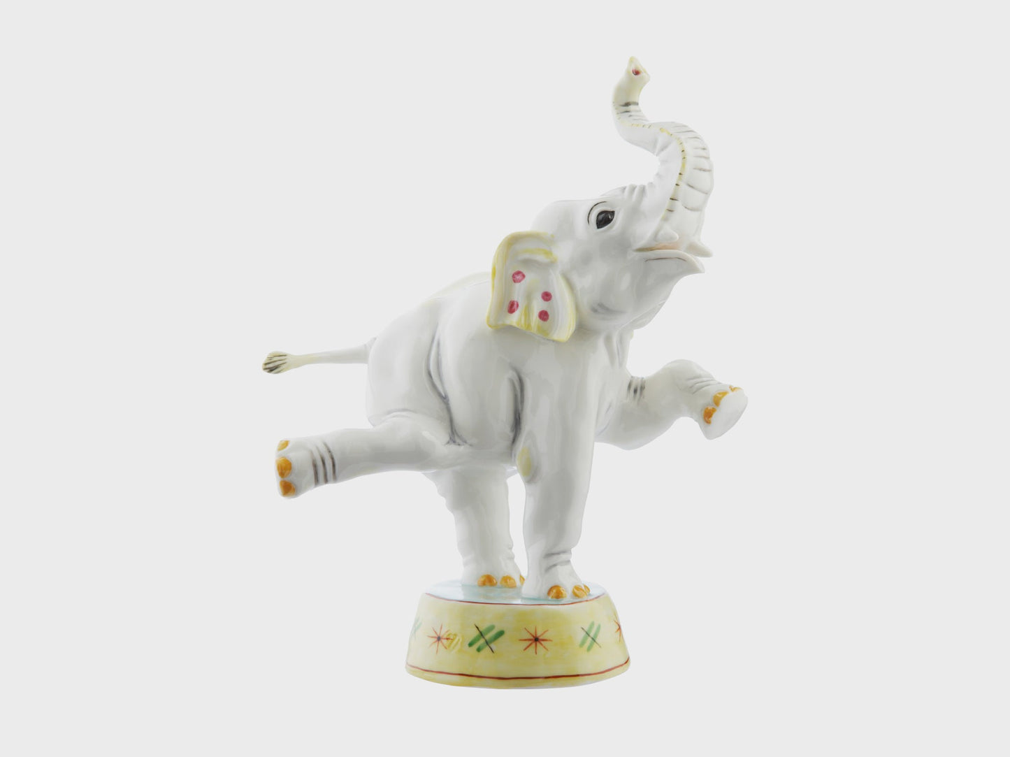 Elefant auf Trommel