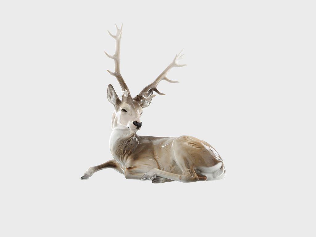 Hirsch liegend