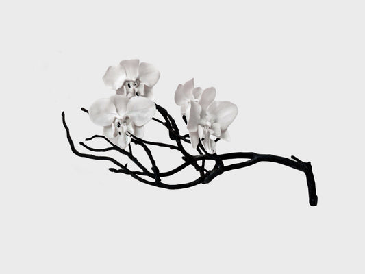 Orchideenzweig mit 4 Blüten | 1944 | weiss biskuit Blüten auf Bronzezweig