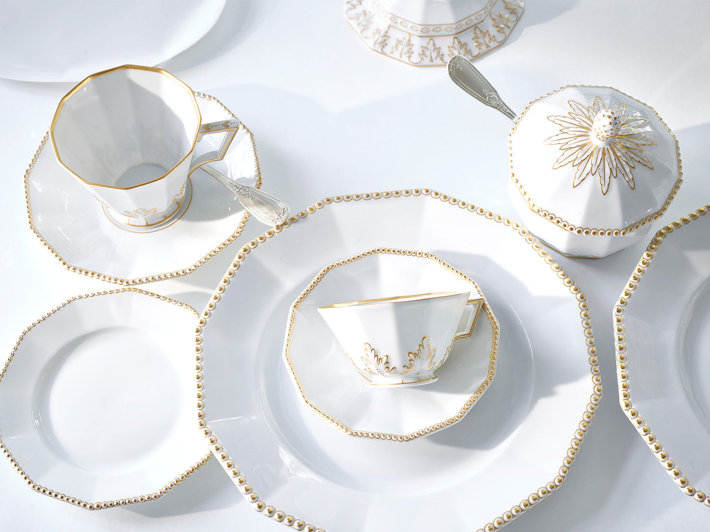 Tea cup | Perl | Gold