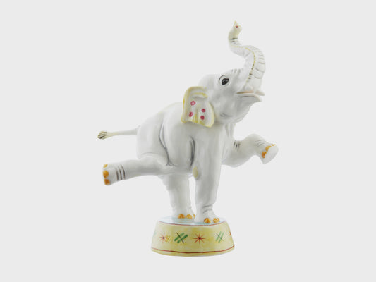 Elefant auf Trommel
