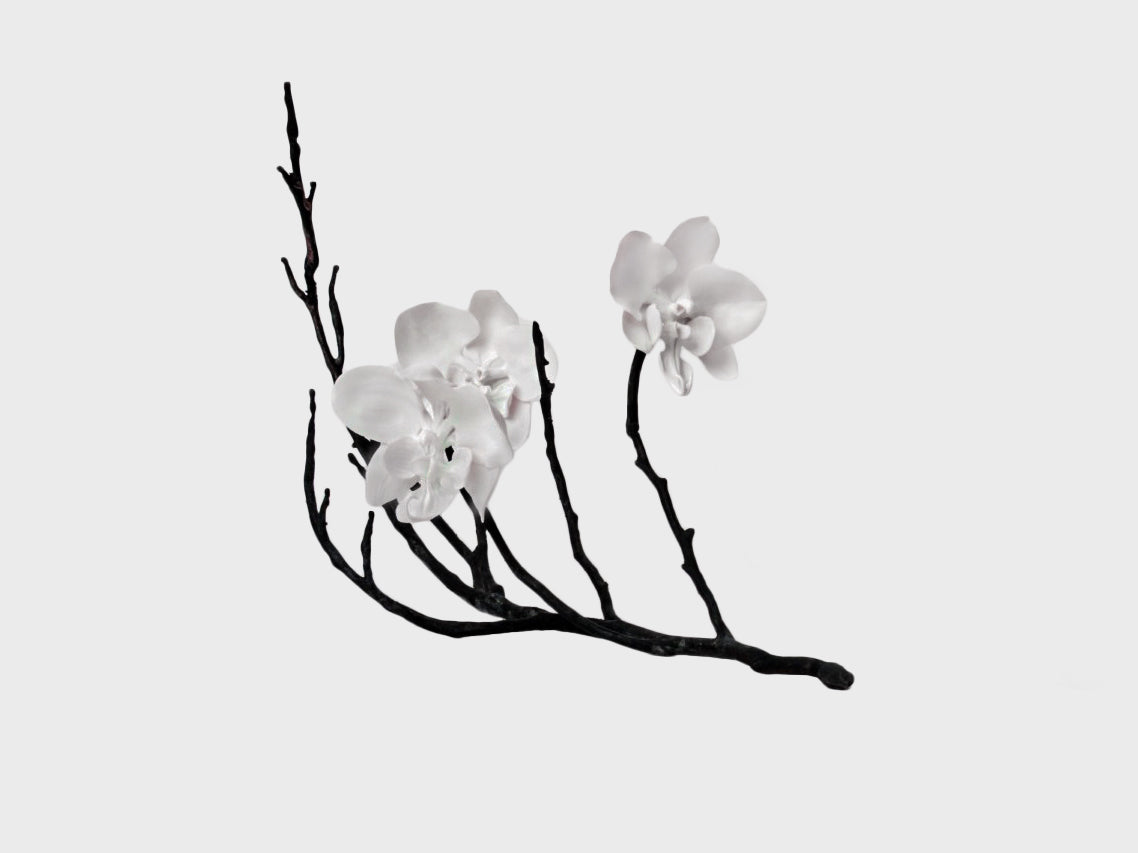 Orchideenzweig mit 3 Blüten | 1944| weiss biskuit Blüten auf Bronzezweig