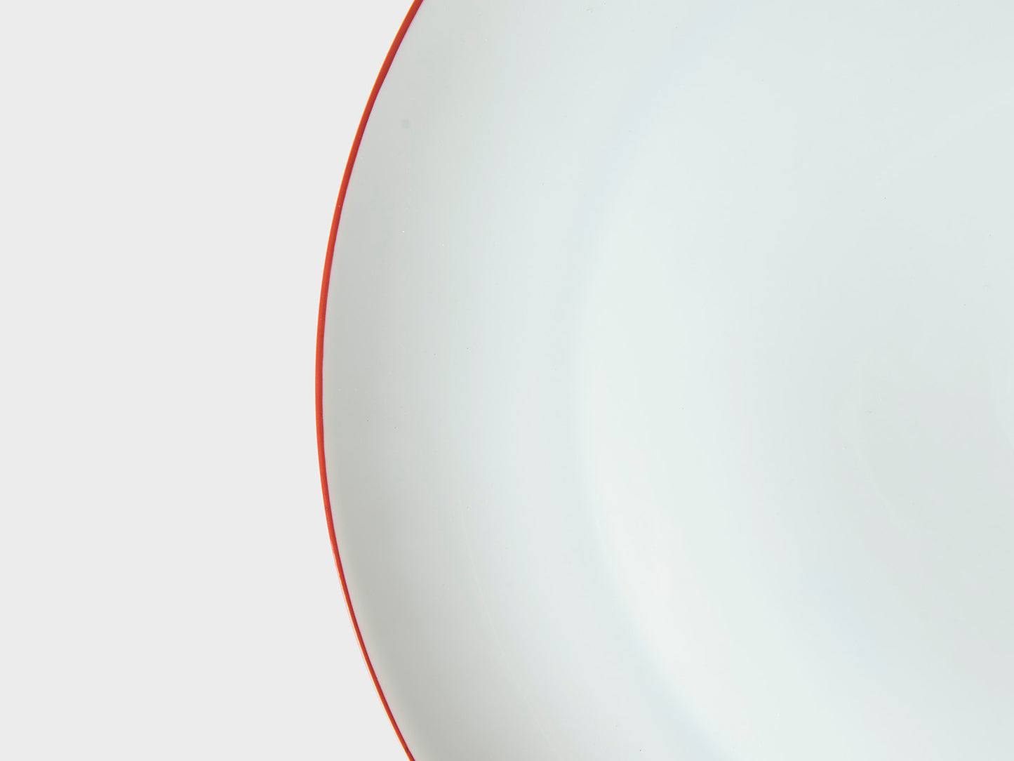 Plate Coupe | Lotos | Red colour rim | 16 cm